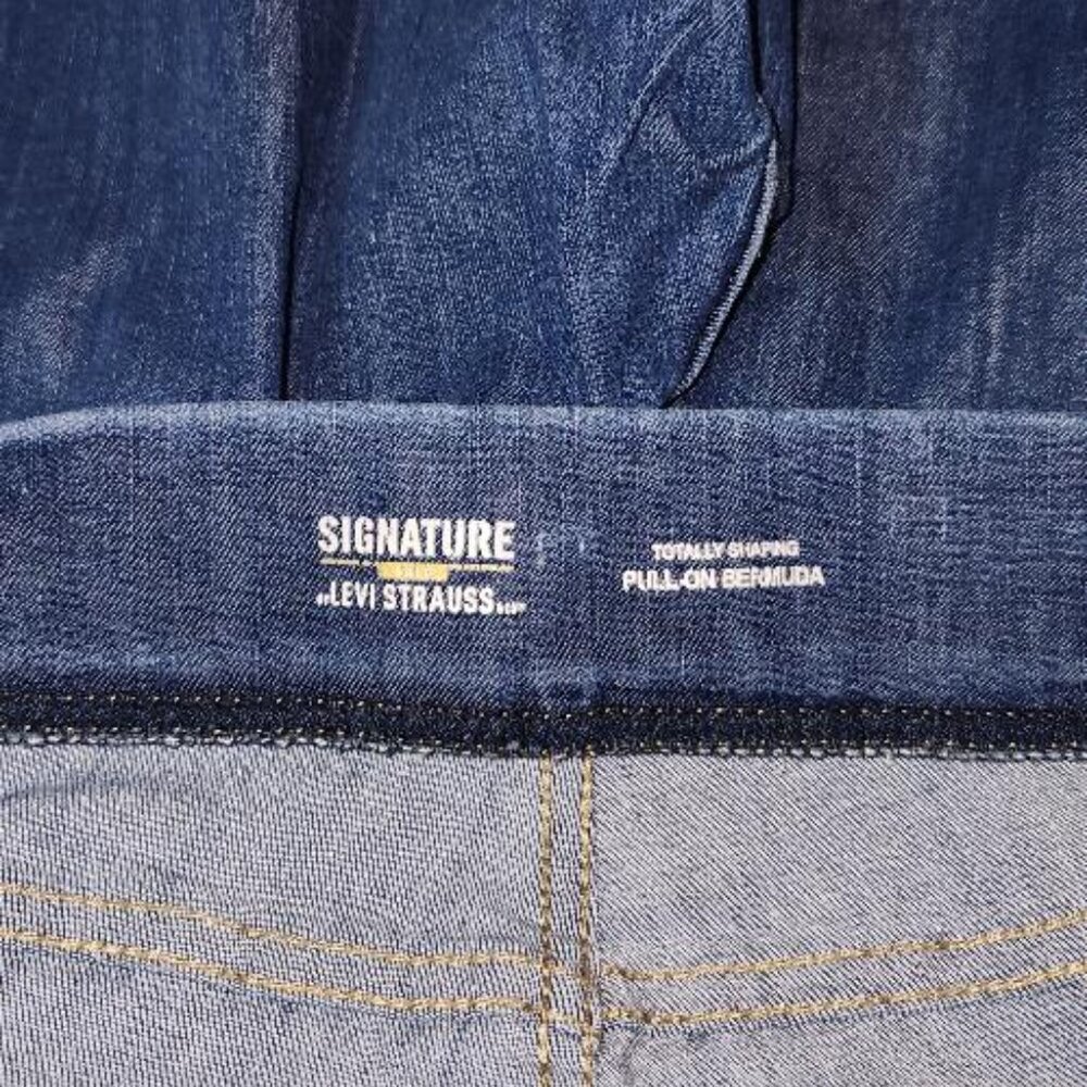 Levi's Women Bermuda Shorts 18 - Picture 4 of 5